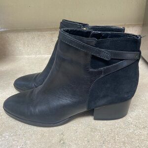 Ralph Lauren “Damara” leather & suede bootie size 9 B black ankle boots